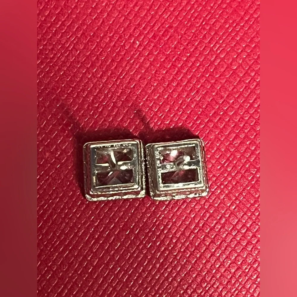 Elegant Silver Stud Earrings ❤️❤️ no box !